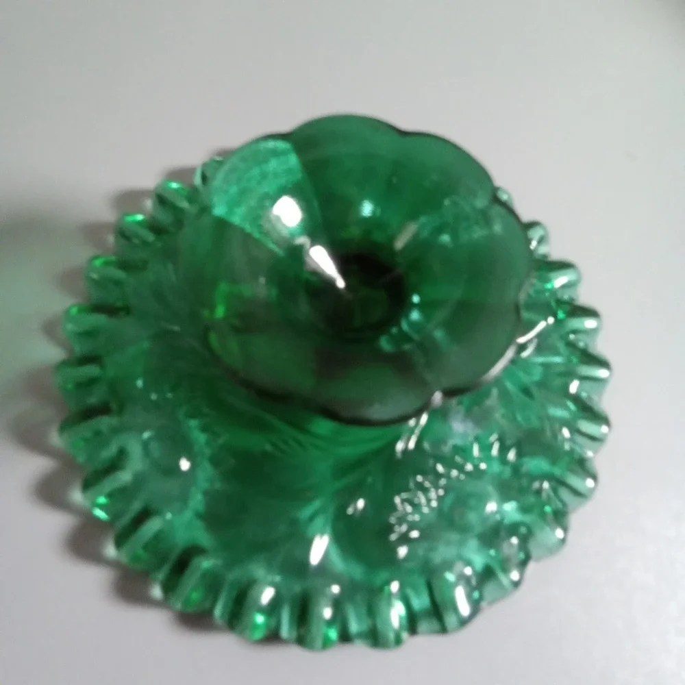 Fenton Emerald Green Glass Ruffled Pedestal Cake Stand Floral Wheel 6.5in